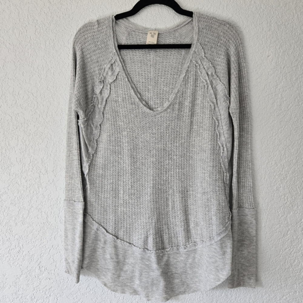We The Free Free People Grey Waffle Knit Thermal V-Neck Raw Seam Top XS